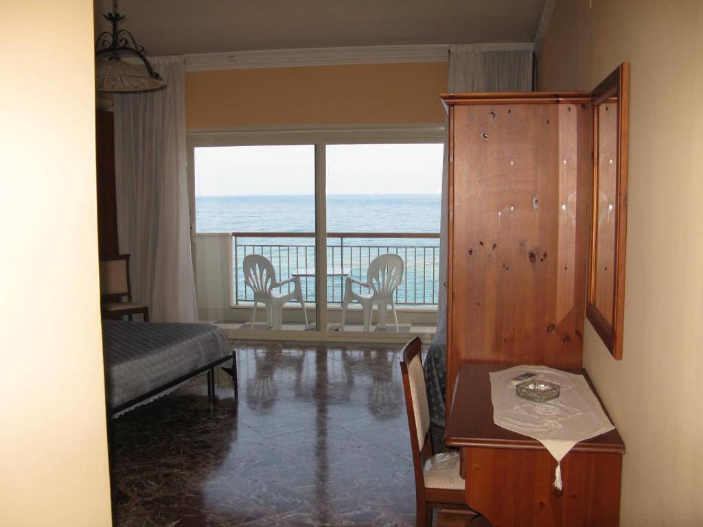 Costa Azzurra Hotel Джардини Наксос Екстериор снимка